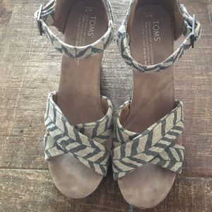 Gorgeous Toms brand wedges size 7